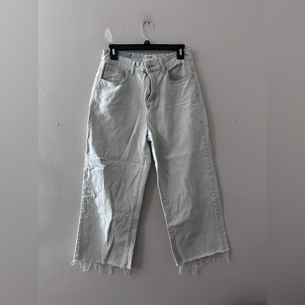 Cotton On Wide Legged Cropped Lightwash Frayed Jeans - Picture 1 of 10